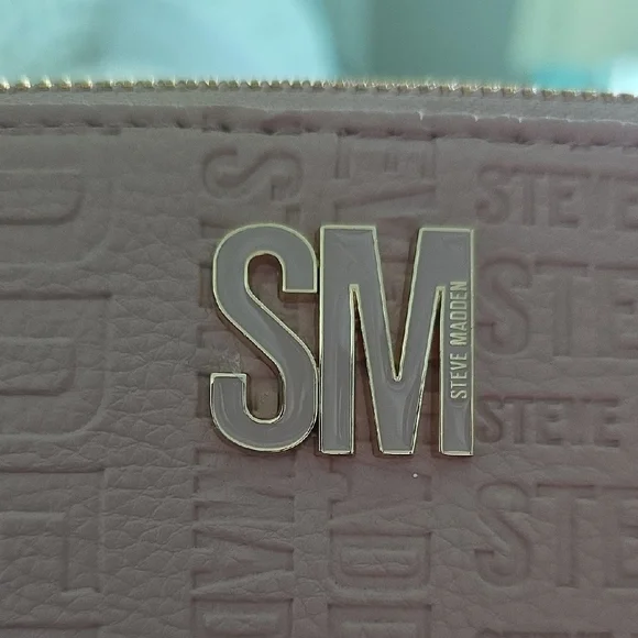 Steve Madden Embossed Pink Wristlet - Picture 2 of 10